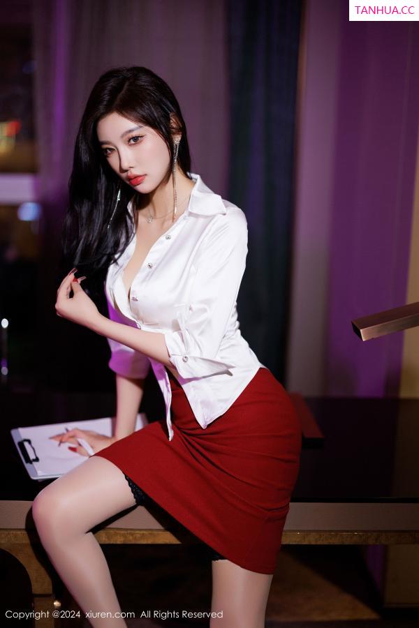 杨晨晨 sugar小甜心CC [XiuRen]高清写真图 2024.12.06 No.9565 杨晨晨Yome OL美腿第10张图片